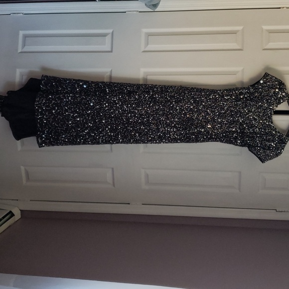 Gown - Picture 2 of 7